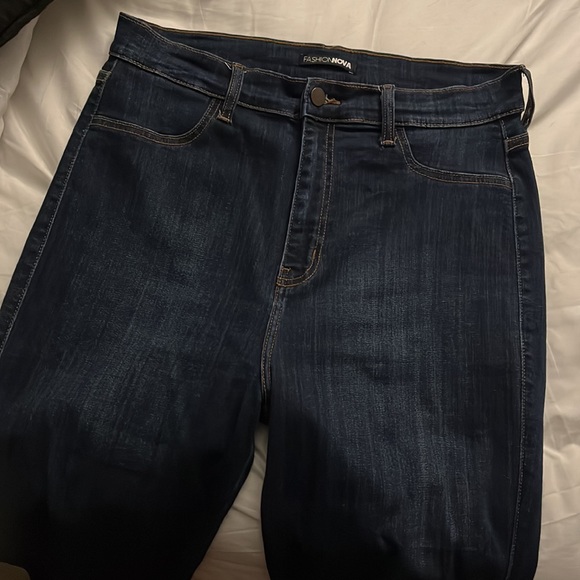 Fashion nova high rise distressed skinny jeans - Picture 6 of 8